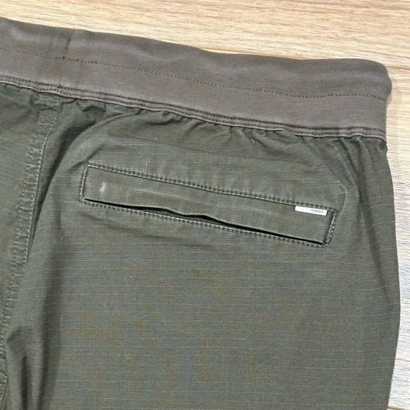 Vuori Ripstop Traveler Jogger Pants in Dark Oregano Green Size Mens Medium - Picture 10 of 13